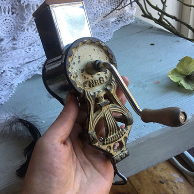 Терка «мясорубка» для фруктов и орехов , 100 лет