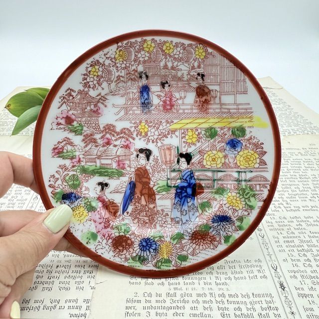 Тарелка Гейши в парке 17 см фарфор Япония