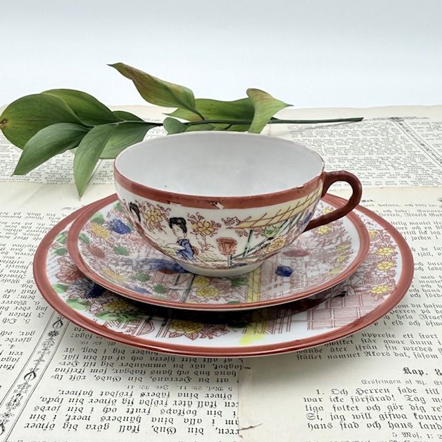 Тарелка Гейши в парке 17 см фарфор Япония