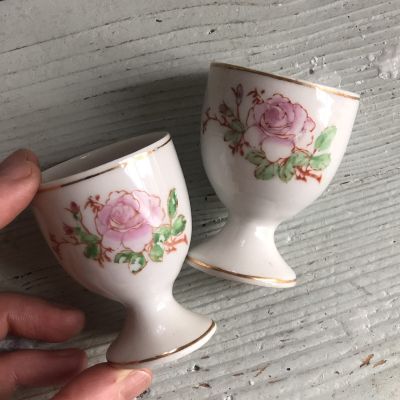 Подставка под яйцо Роза