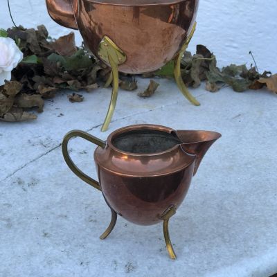 Молочник медь на трех ножках