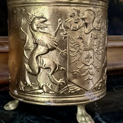 Кашпо Геральдика 23 см латунь Англия