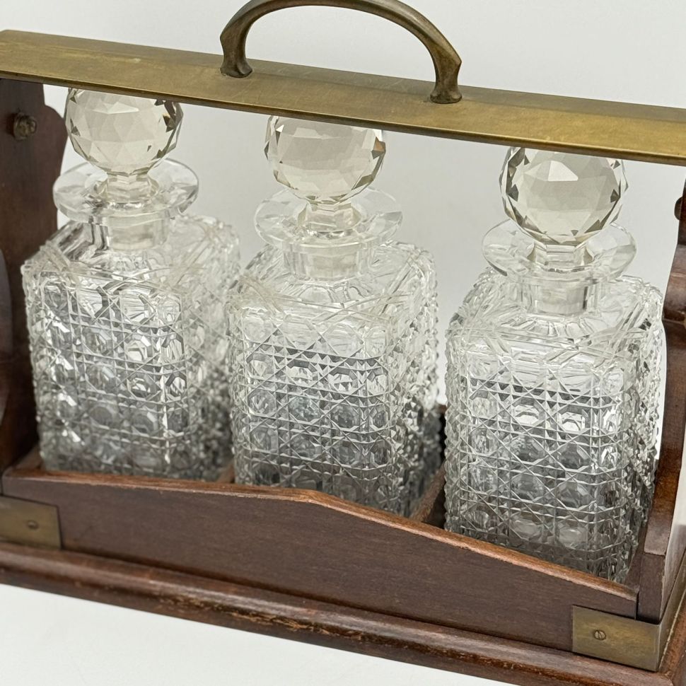 Бар Тантал 19 век хрусталь латунь дерево без ключика 