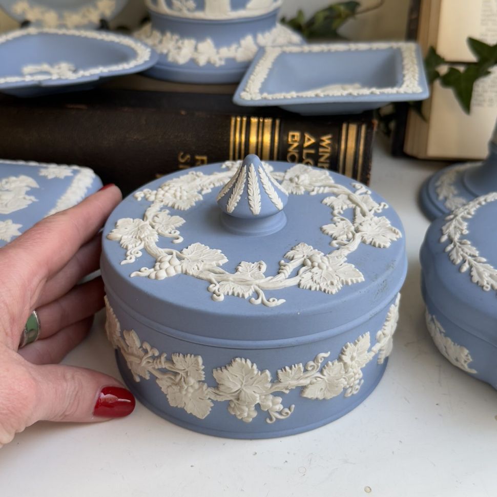 Шкатулка Wedgwood 13 см бисквитный фарфор Англия реставрация