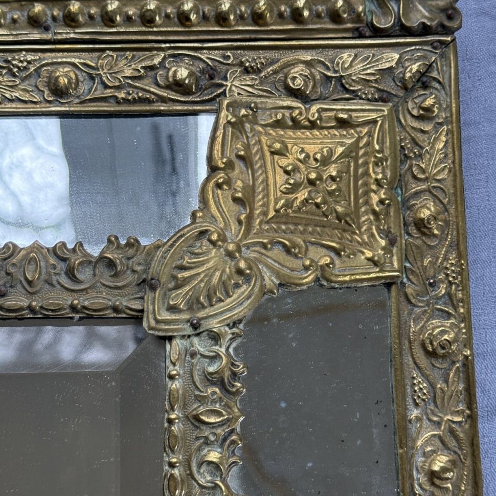 Зеркало 65х39 см в стиле Людовика XIV чеканка  