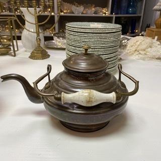 Чайник Медный старинный с белой ручкой