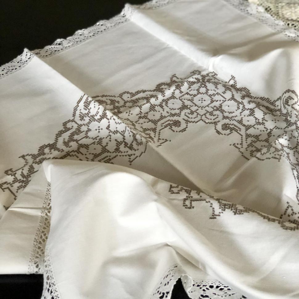 Скатерть ручная вышивка