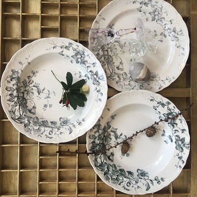 Тарелка столовая антикварная 1890-е годы Шиповник уценка