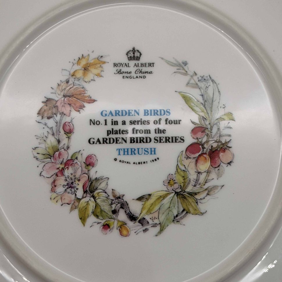 Тарелка декоративная Royal Albert Garden Birds 22 см Англия 1989