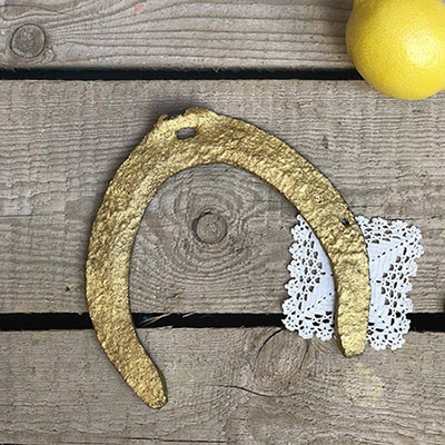 Подкова железная окрашенная