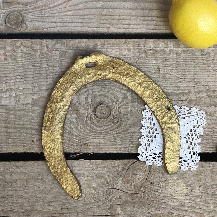 Подкова железная окрашенная