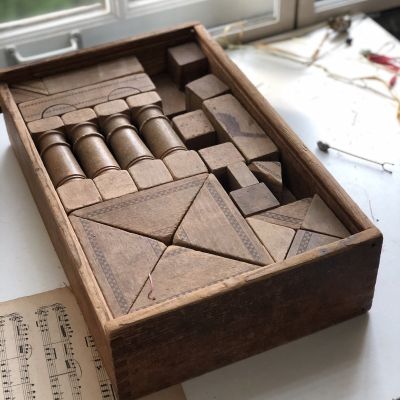 Конструктор кубики набор в деревянном ящике 50 гг.