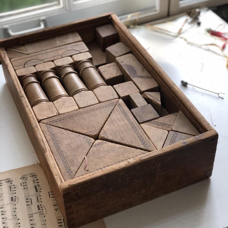 Конструктор кубики набор в деревянном ящике 50 гг.