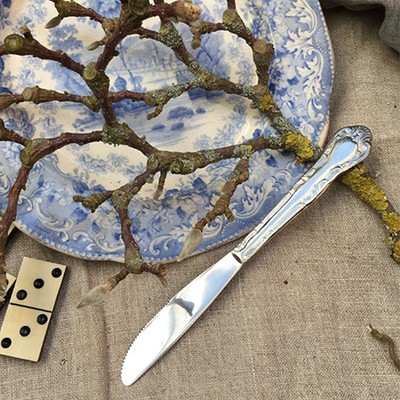 Нож десертный с узором на ручке