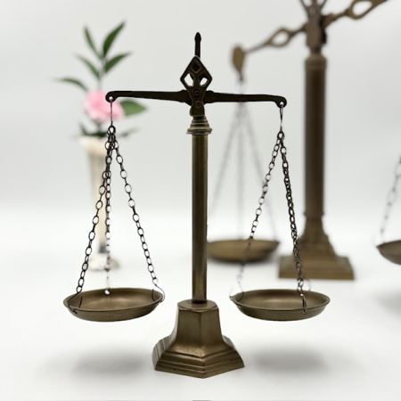 Весы равноплечные с двумя чашами 42 см латунь