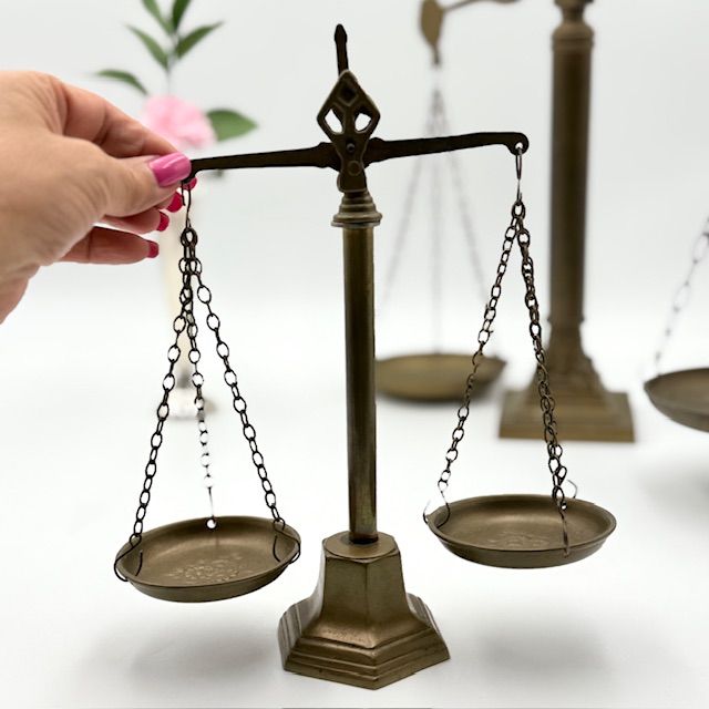 Весы равноплечные с двумя чашами 42 см латунь