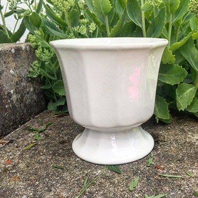 Кашпо белое керамика на ножке Кубок