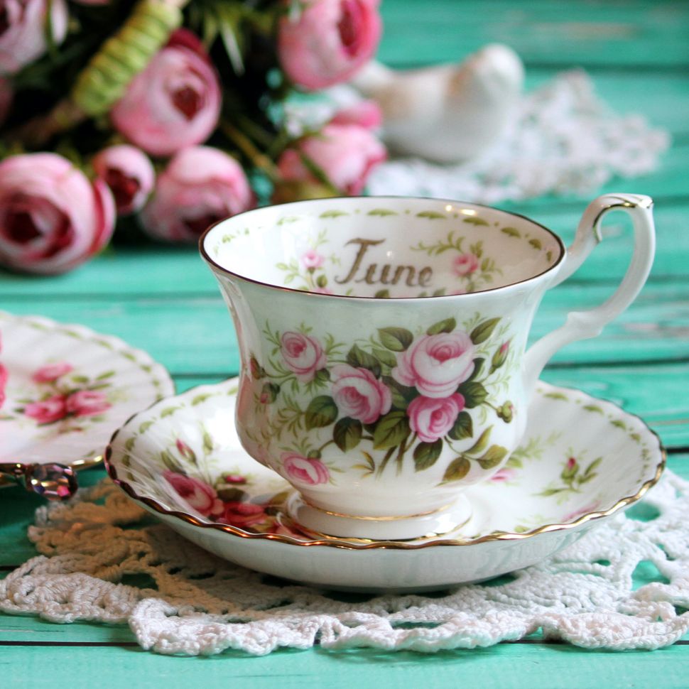 Чайная пара Royal Albert Июнь 1970 г. 12 месяцев