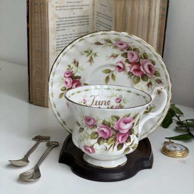 Чайная пара Royal Albert Июнь 1970 г. 12 месяцев