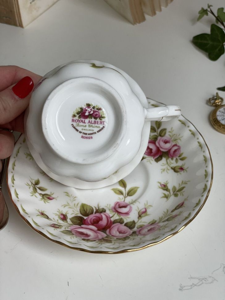 Чайная пара Royal Albert Июнь 1970 г. 12 месяцев