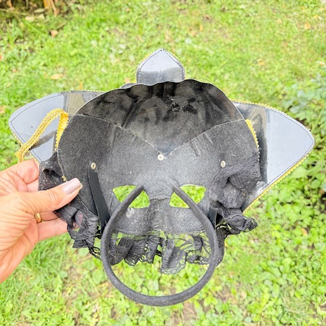 Маска венецианская 37 см черная с золотом