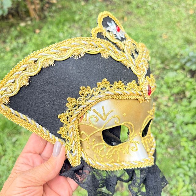 Маска венецианская 37 см черная с золотом