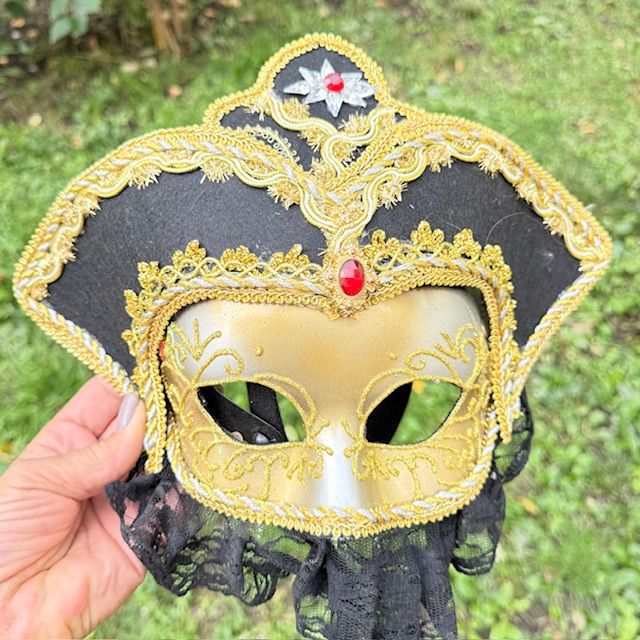 Маска венецианская 37 см черная с золотом