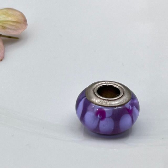 Шарм сиреневый цветок серебро муранское стекло