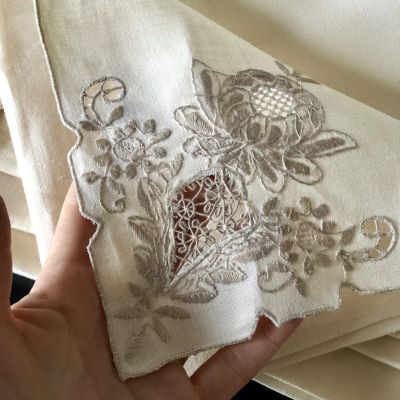 Салфетка с вышивкой по краю