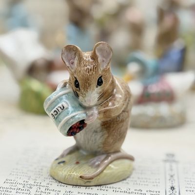 Статуэтка Beatrix Potter Hunca Munca Spills the Beads Royal Albert Англия 1992 г. 
