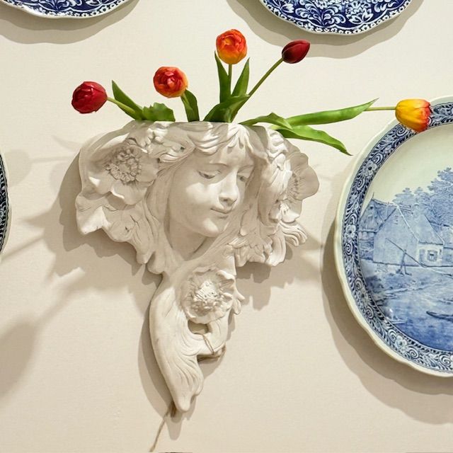 Скульптура на стену античная Петра Тоскана алебастр