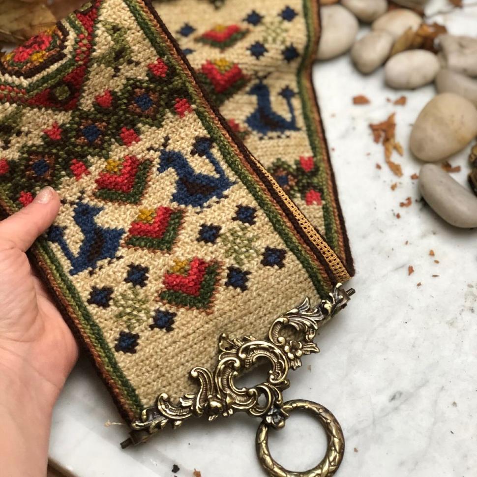 Панно сонетка на латунном держателе