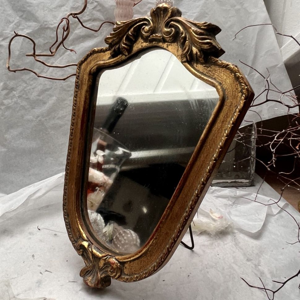 Зеркало настольное в деревянной раме 31 см