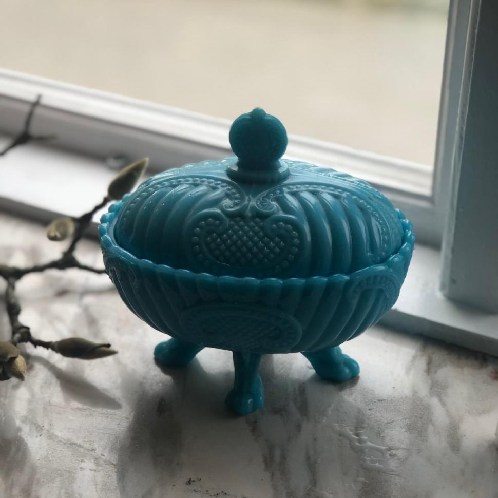 Шкатулка бонбоньерка цветное стекло