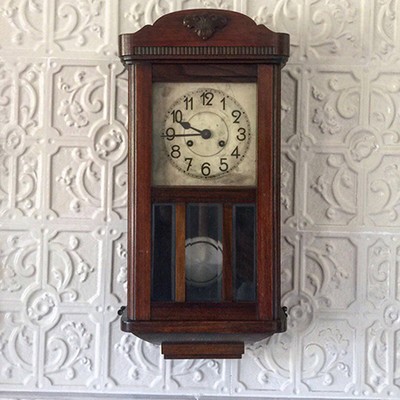 Часы настенные с маятником и боем работают