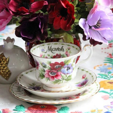 Чайная пара Royal Albert Март 1970 г. 12 месяцев