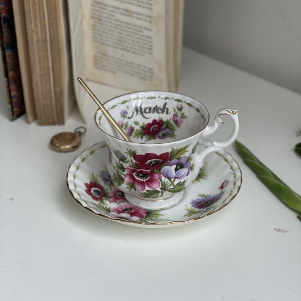 Чайная пара Royal Albert Март 1970 г. 12 месяцев