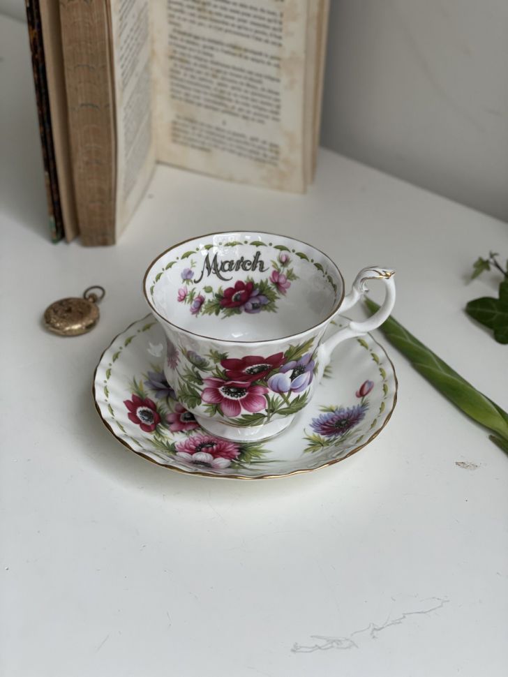 Чайная пара Royal Albert Март 1970 г. 12 месяцев