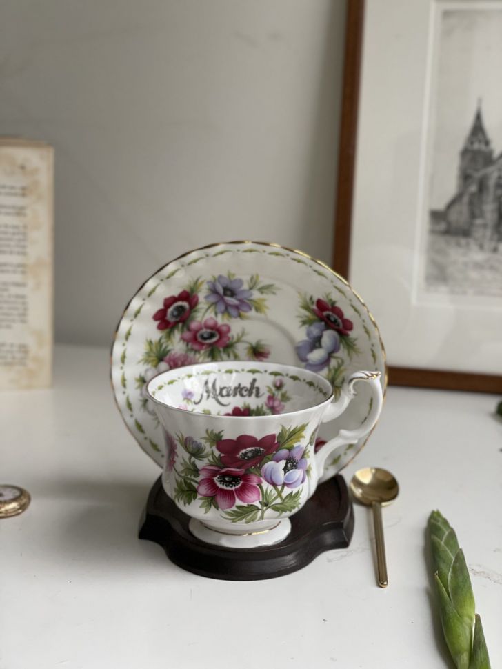 Чайная пара Royal Albert Март 1970 г. 12 месяцев