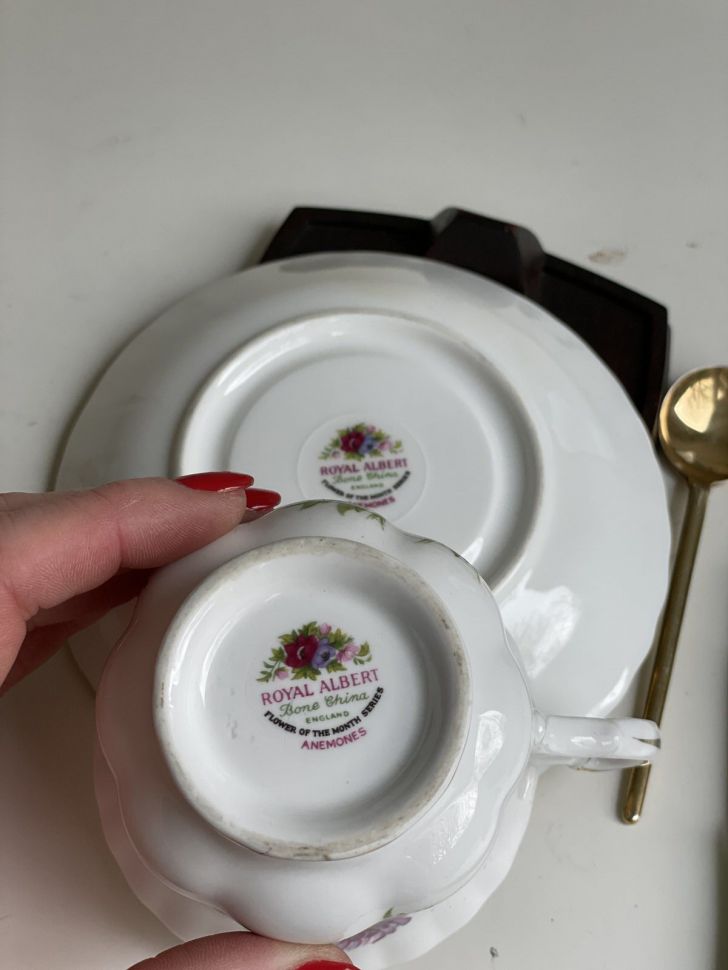 Чайная пара Royal Albert Март 1970 г. 12 месяцев