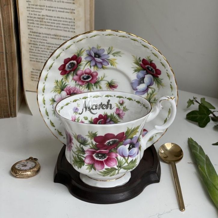 Чайная пара Royal Albert Март 1970 г. 12 месяцев