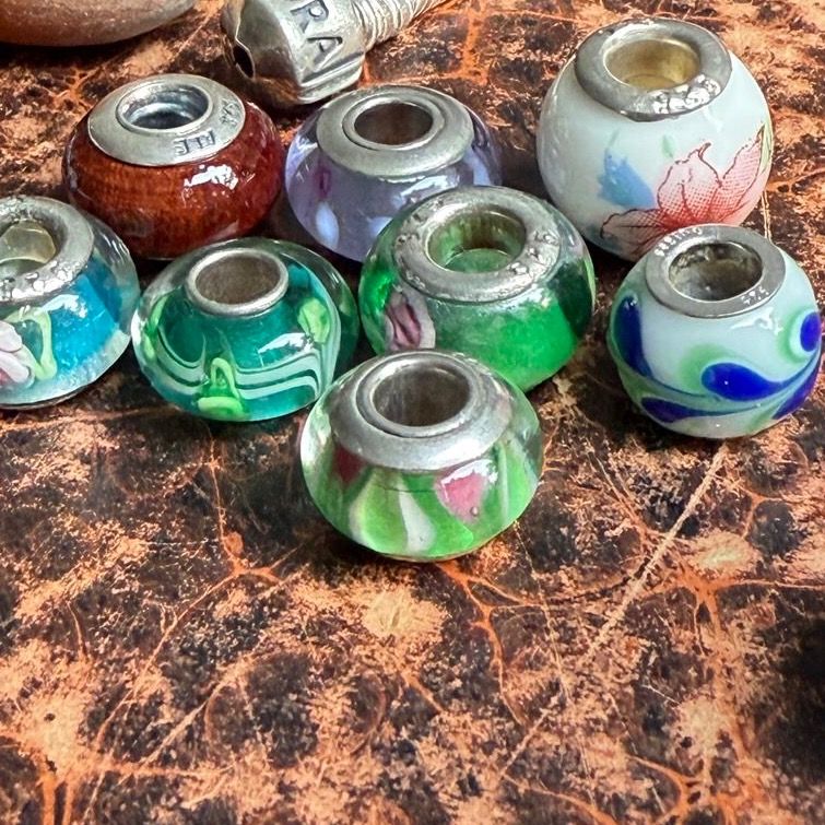 Шарм зеленый с розово-белым серебро муранское стекло