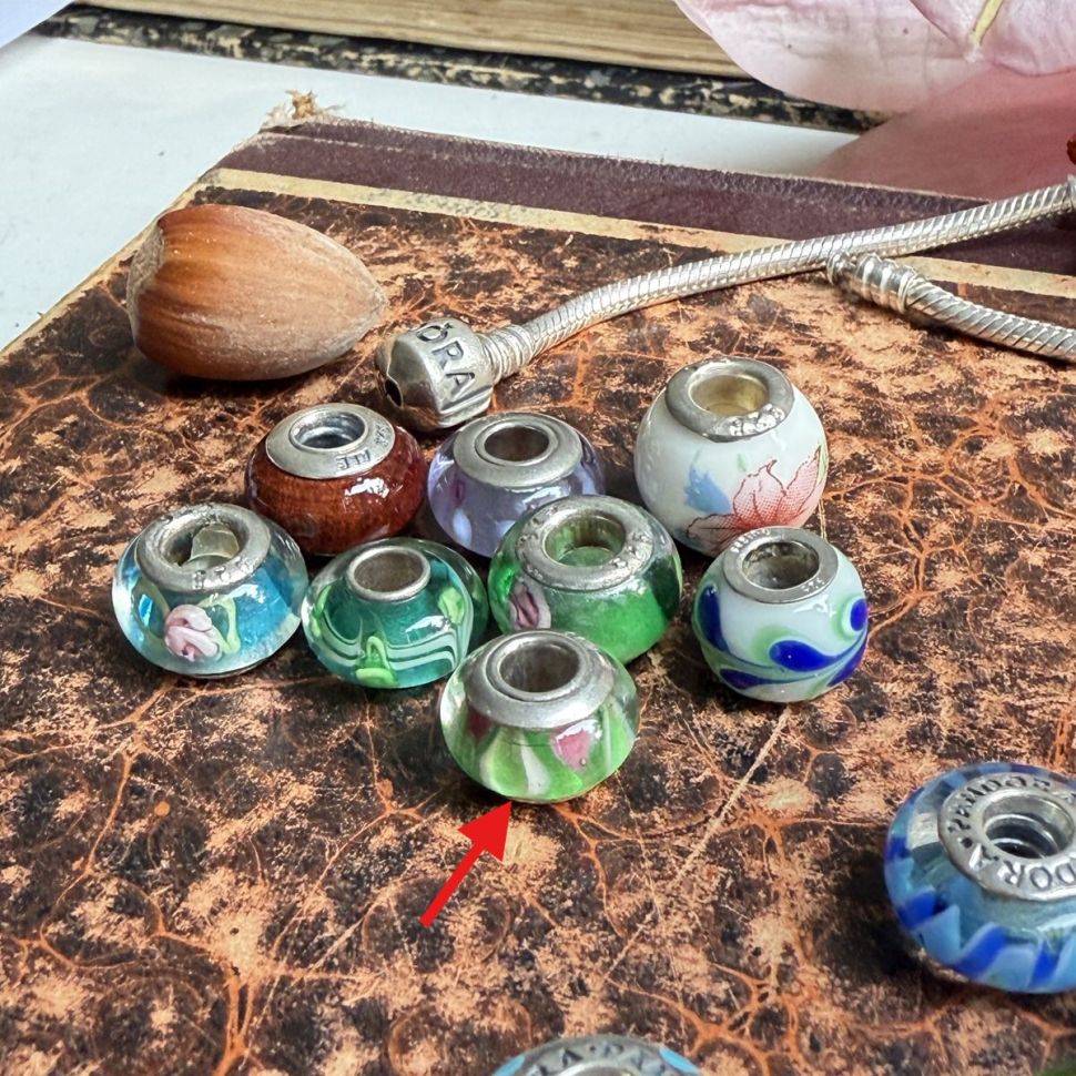 Шарм зеленый с розово-белым серебро муранское стекло