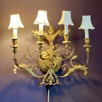 Бра настенное в виде подсвечника с абажурами