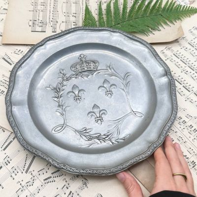 Блюдо поднос Флер-де-лис 27 см олово Франция