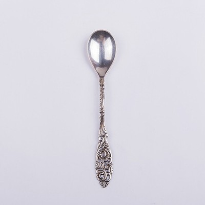Ложка чайная с резным растительным орнаментом