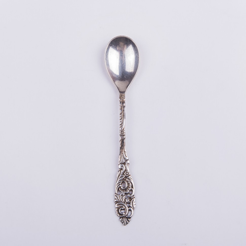 Ложка чайная с резным растительным орнаментом