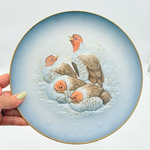 Тарелка панно Hutchenreuther Куропатки 26 см фарфор Германия 1974 г.