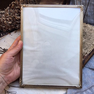 Рама с ромбовидным узором и вензелями