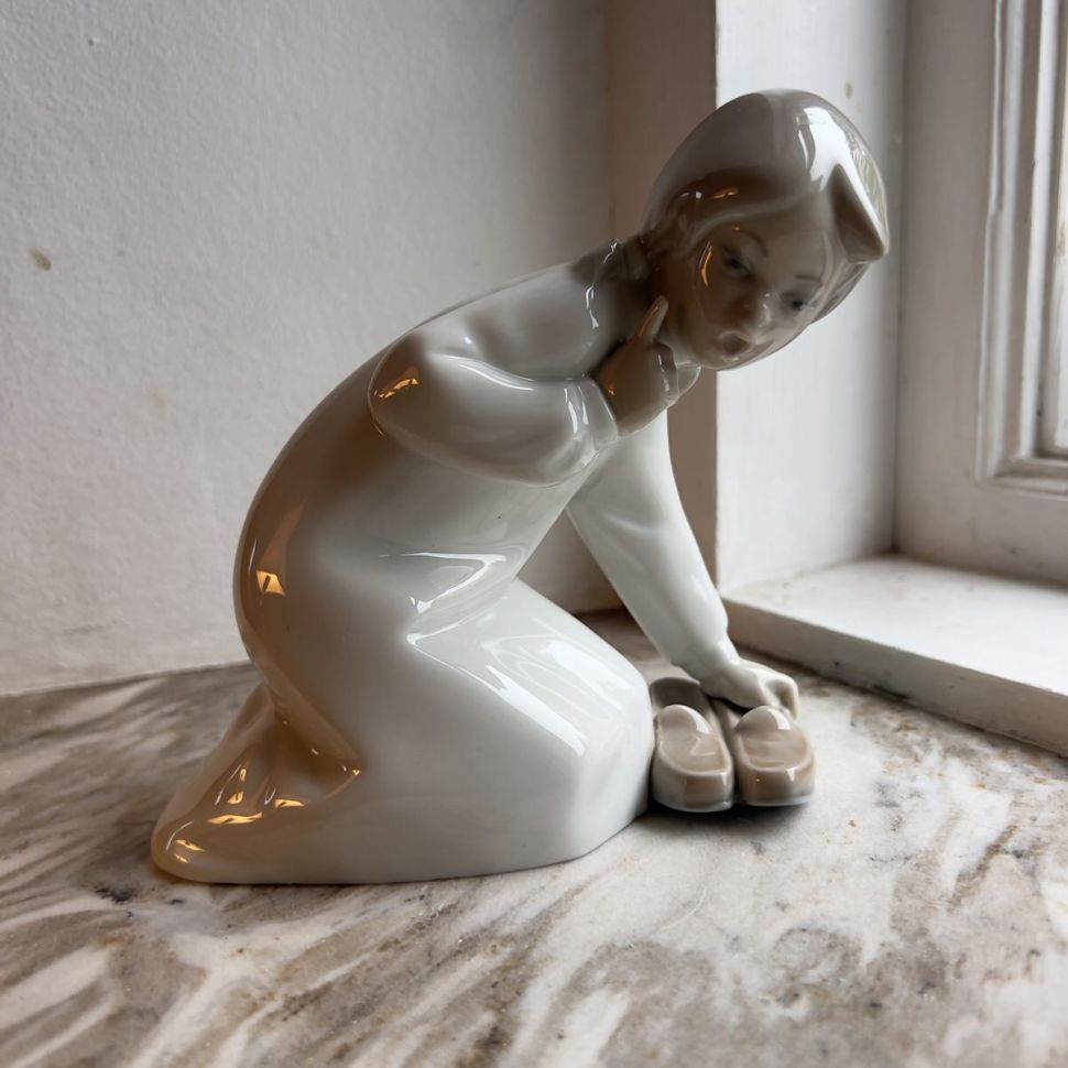 Статуэтка Девочка с башмаками Lladro Испания